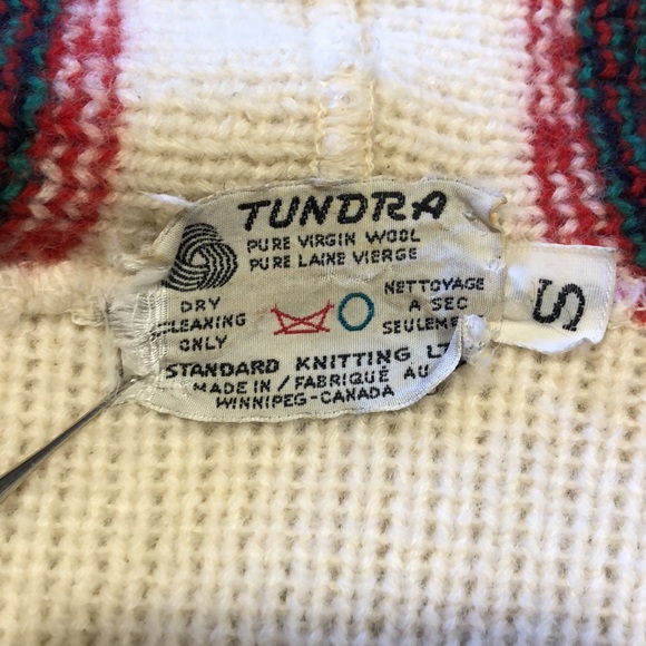 EUC Vintage Ladies Tundra 💯% Pure Virgin Wool Sweater - Picture 11 of 11